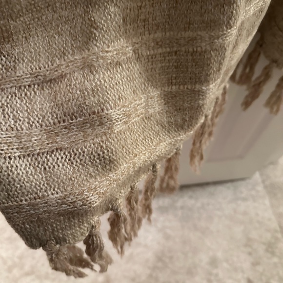 Free People Angel Eyes Fringe Poncho One Size NWOT - Picture 4 of 6